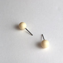 Load image into Gallery viewer, Off White Small Ball Stud Earrings