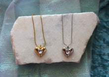 Load image into Gallery viewer, The Queens Shimmering Necklace