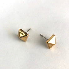 Load image into Gallery viewer, Bronze Square Faceted Acrylic Spike Stud Earrings