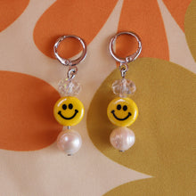 Load image into Gallery viewer, Glass Beaded Smiley Face Earrings