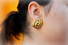 Load image into Gallery viewer, Titanium Chunky Spiral Studs