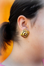 Load image into Gallery viewer, Titanium Chunky Spiral Studs