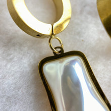 Load image into Gallery viewer, Pearl Titanium Earrings