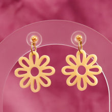 Load image into Gallery viewer, Spring Cutout Daisy Earrings