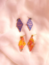 Load image into Gallery viewer, Painted Spiral Shell EarringsS