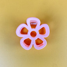 Load image into Gallery viewer, Floral Cut-Out Hair Claw