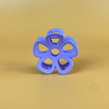 Load image into Gallery viewer, Floral Cut-Out Hair Claw