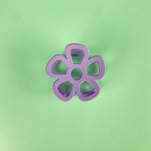 Load image into Gallery viewer, Floral Cut-Out Hair Claw