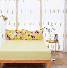 Load image into Gallery viewer, DaDa Bedding Sunshine Yellow Hummingbirds Floral Fitted &amp; Flat Bed Sheets Set (JHW-925)
