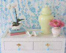 Load image into Gallery viewer, Clam Shell Bowl with 22K Gold Accent