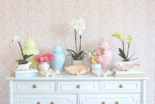 Load image into Gallery viewer, Clam Shell Bowl with 22K Gold Accent