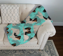 Load image into Gallery viewer, Tricolor Papillon Quilted Blanket 50x60