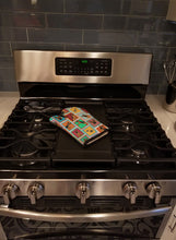 Load image into Gallery viewer, Lots of German Shepherd Oven Mitt