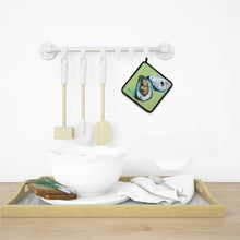 Load image into Gallery viewer, Two Shells Oyster Pot Holders - Set of 2 Decorative Kitchen Helpers | Made in the USA MW1361PTHD