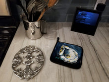 Load image into Gallery viewer, Blue Star Oyster Pot Holders - Set of 2 Decorative Kitchen Helpers | Made in the USA