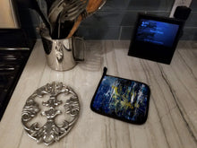 Load image into Gallery viewer, Glimer Star of David Pot Holders - Set of 2 Decorative Kitchen Helpers | Made in the USA