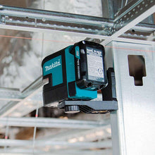 Load image into Gallery viewer, Makita SK105DNAX 12V max CXT Lithium-Ion Cordless Self-Leveling Cross-Line Red Beam Laser Kit (2.0Ah)