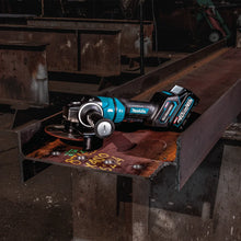 Load image into Gallery viewer, Makita GAG14M1 40V max XGT® Brushless Cordless 4‑1/2” / 6" Paddle Switch Angle Grinder Kit, with Electric Brake (4.0Ah)