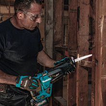 Load image into Gallery viewer, Makita GRJ02M1 40V max XGT® Brushless Cordless AVT® Orbital Recipro Saw Kit (4.0Ah)