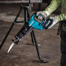 Load image into Gallery viewer, Makita GRJ02M1 40V max XGT® Brushless Cordless AVT® Orbital Recipro Saw Kit (4.0Ah)