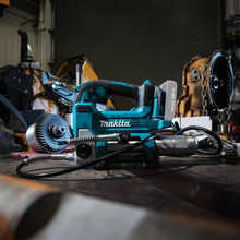 Load image into Gallery viewer, Makita XPG01Z 18V LXT Lithium-Ion Cordless Grease Gun