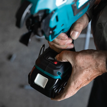 Load image into Gallery viewer, Makita XRT01TK 18V LXT® Lithium‑Ion Brushless Cordless Rebar Tying Tool Kit (5.0Ah)