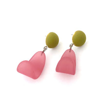 Load image into Gallery viewer, Petal Drop Earrings