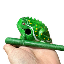 Load image into Gallery viewer, 3" Medium Green Leaf Musical Percussion Frog