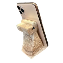 Load image into Gallery viewer, Wooden Giraffe Phone Holder
