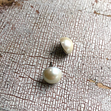 Load image into Gallery viewer, Antique Pearl Small Retro Button Stud Earrings
