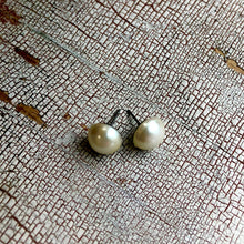 Load image into Gallery viewer, Cream Pearl Mini Retro Button Stud Earrings