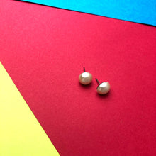 Load image into Gallery viewer, Cream Pearl Mini Retro Button Stud Earrings