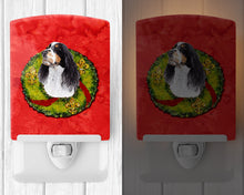 Load image into Gallery viewer, Springer Spaniel Christmas Wreath Ceramic Night Light SC9092CNL