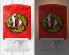 Load image into Gallery viewer, Basset Hound Christmas Wreath Ceramic Night Light SC9100CNL