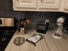 Load image into Gallery viewer, Australian Shepherd Oven Mitt SS8005OVMT