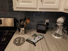 Load image into Gallery viewer, Shih Tzu Oven Mitt SS8034OVMT