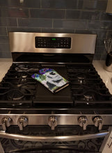 Load image into Gallery viewer, Keeshond Oven Mitt SS8063OVMT