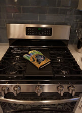 Load image into Gallery viewer, Leonberger Oven Mitt SS8202OVMT