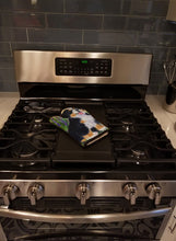 Load image into Gallery viewer, Bernese Mountain Dog Oven Mitt SS8215OVMT