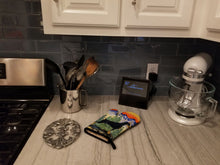 Load image into Gallery viewer, Doberman Oven Mitt SS8284OVMT