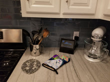 Load image into Gallery viewer, Maltese Oven Mitt SS8287OVMT