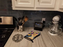 Load image into Gallery viewer, Silky Terrier Oven Mitt SS8293OVMT