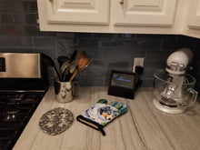 Load image into Gallery viewer, Sheltie Oven Mitt SS8305OVMT