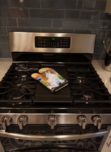 Load image into Gallery viewer, English Toy Spaniel Oven Mitt SS8311OVMT