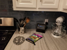 Load image into Gallery viewer, Basenji Oven Mitt SS8371OVMT