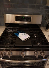 Load image into Gallery viewer, Starry Night Samoyed Oven Mitt SS8376OVMT