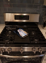 Load image into Gallery viewer, Starry Night Shih Tzu Oven Mitt SS8381OVMT