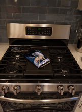 Load image into Gallery viewer, Starry Night Chinese Crested Oven Mitt SS8390OVMT