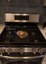 Load image into Gallery viewer, Starry Night Sussex Spaniel Oven Mitt SS8391OVMT