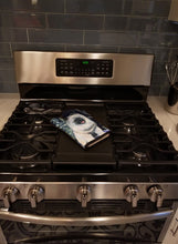 Load image into Gallery viewer, Starry Night Keeshond Oven Mitt SS8404OVMT